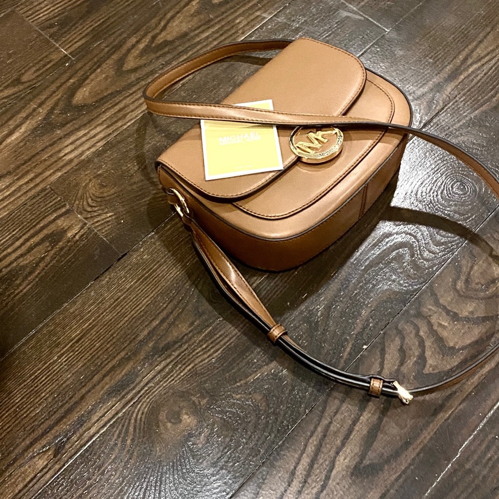 NEW w/ TAGS Michael Kors Saddle Crossbody “Lillie” Leather Bag